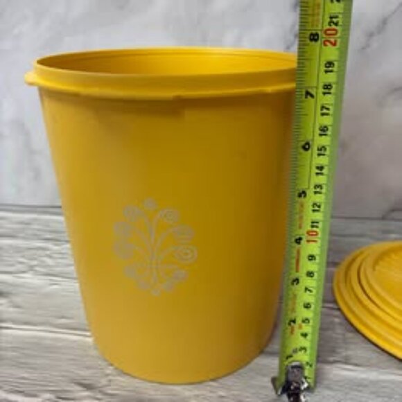 Lot Vintage Tupperware Canisters Servalier Nesting Yellow w/ Lids - Picture 8 of 13